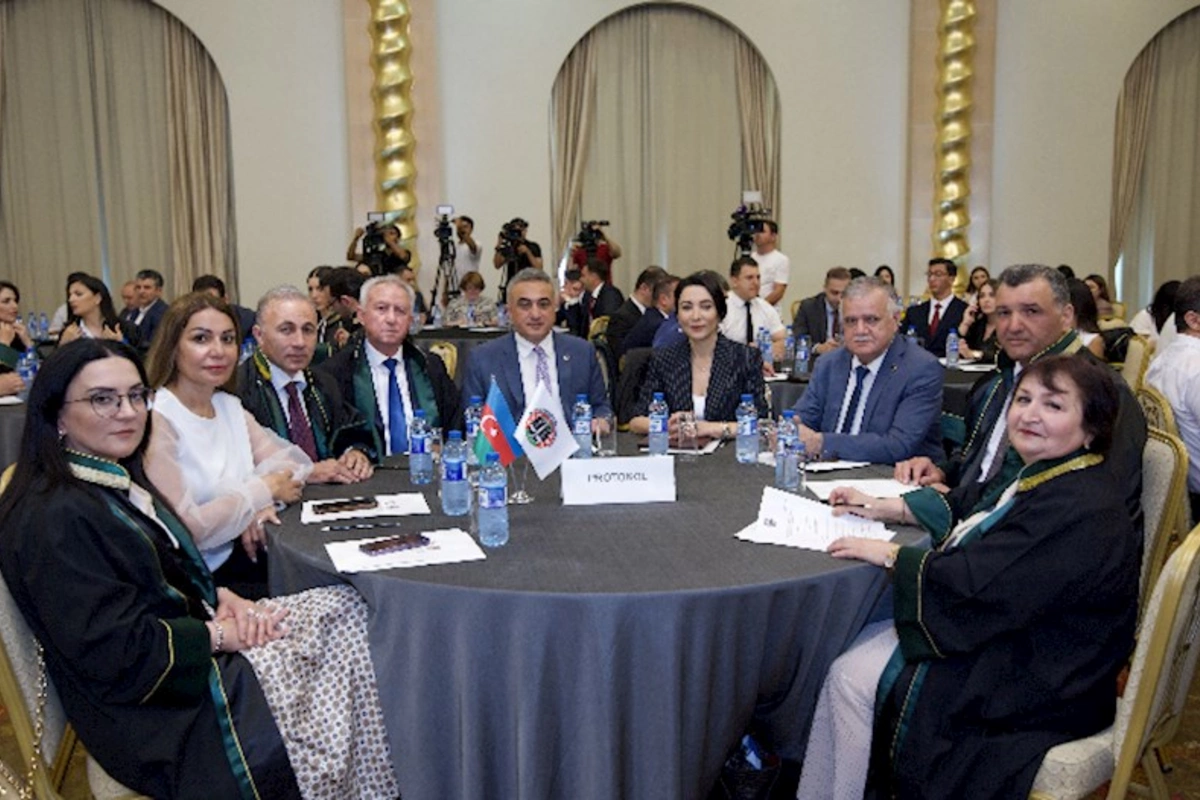 Vəkilliyə namizədlərin təntənəli andiçmə mərasimi olub, habelə bir qrup jurnalist təltif edilib — FOTOLAR