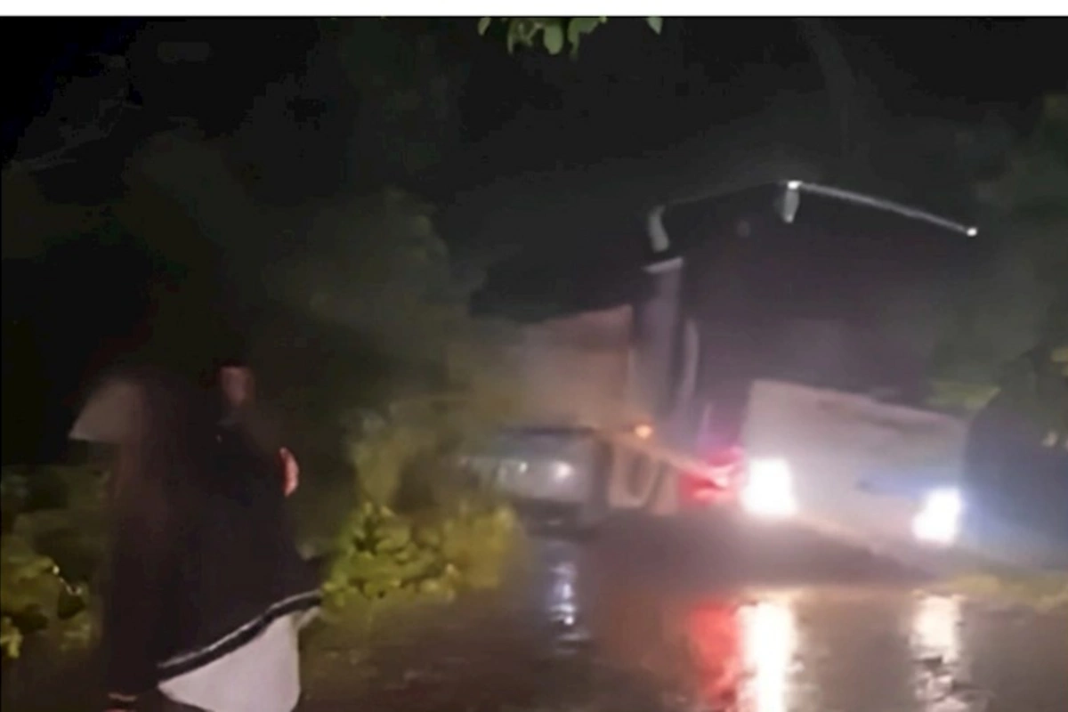 Zaqatalada sərnişin avtobusu qəzaya uğrayıb — VİDEO
