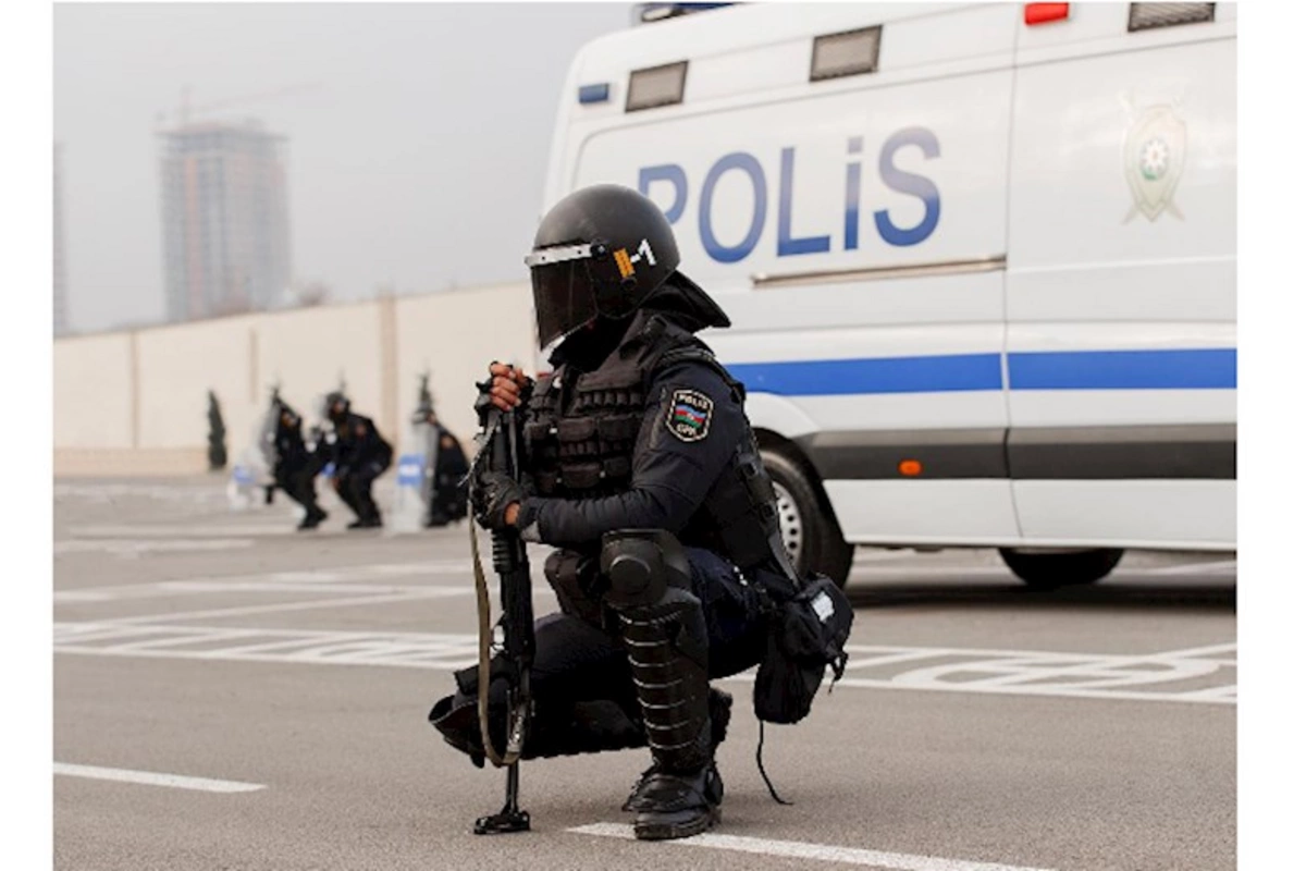 SON DƏQİQƏ! Bakıda silahlı atışma: Qatil 3 nəfər polisi güllələdi