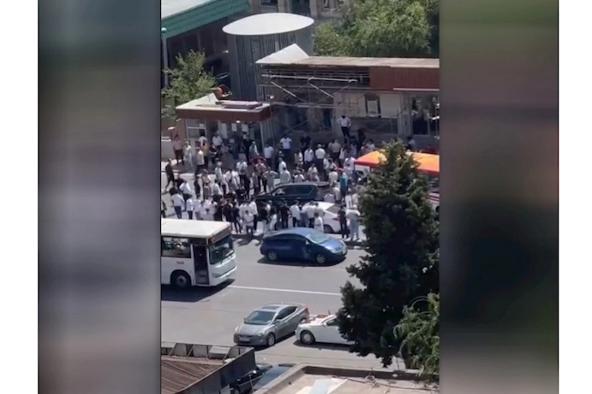 Bakıda iki avtobus və Prado toqquşdu — VİDEO