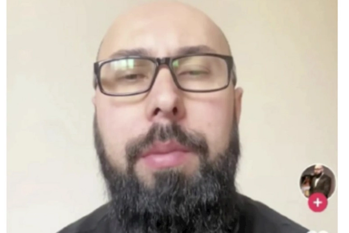 İki Quran ayəsi əzbərləyib “TikTok”da danışan ilahiyyatçı kimi qəbul edilir — AÇIQLAMA