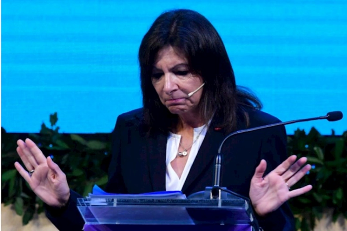 Paris meri Makronu Olimpiadanı məhv etməkdə ittiham edib