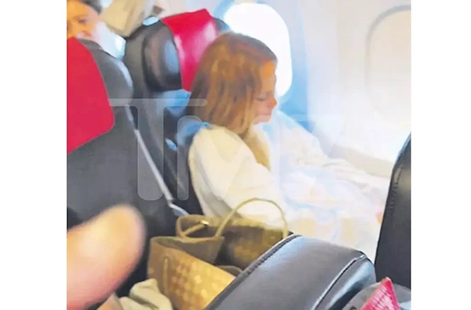 Cennifer Lopezin ekonom uçuşu — FOTO