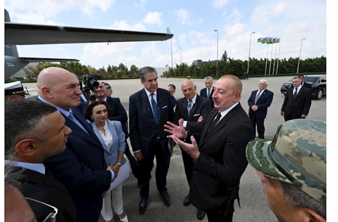 Prezidentə hərbi nəqliyyat təyyarəsi təqdim edildi — FOTOLAR