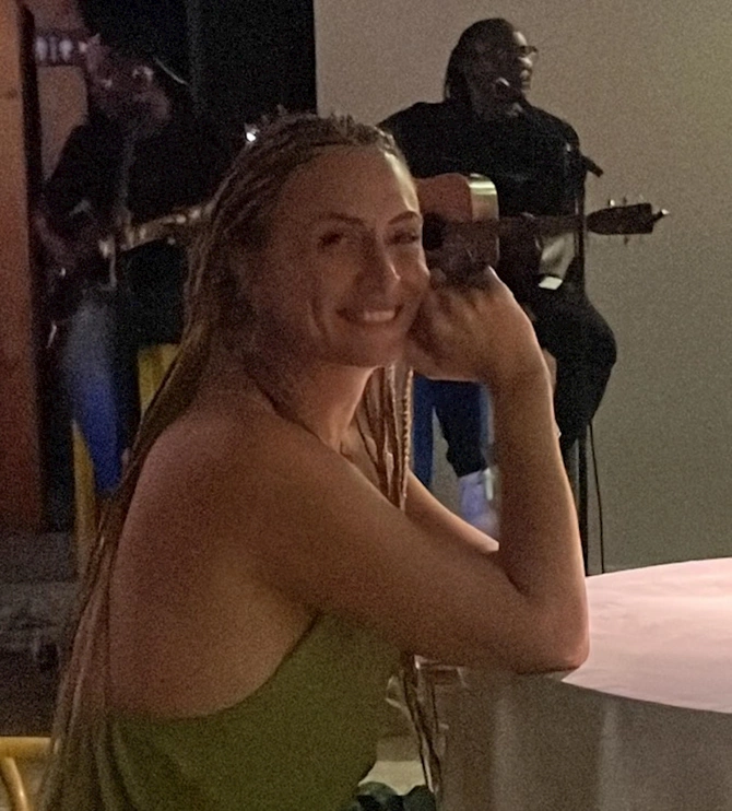 Tanzaniyada tətil edən məşhur aktrisa imicini dəyişdi — FOTO Tanzaniyada tətil edən məşhur aktrisa imicini dəyişdi — FOTO