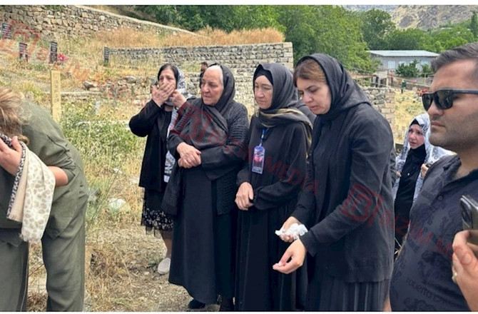 Şəhid anaları Ceyhun Hüseynovun məzarı başında — VİDEO/FOTO Şəhid anaları Ceyhun Hüseynovun məzarı başında — VİDEO/FOTO