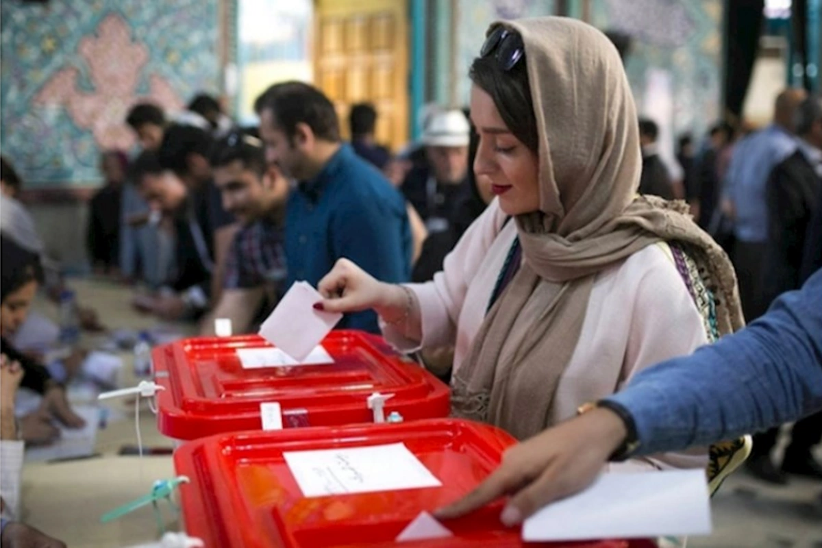 İranda prezident seçkisində səsvermə iki saat uzadılıb