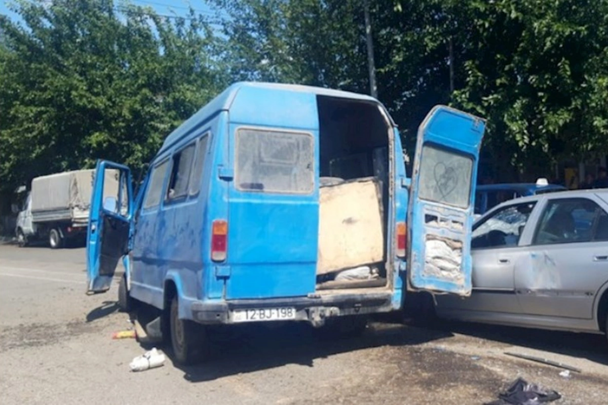 Azərbaycanda mikroavtobus qəzaya uğradı: Yaralılar var
