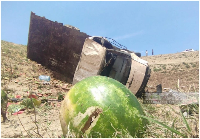 Şamaxıda yük maşını dərəyə aşıb, xəsarət alanlar var Şamaxıda yük maşını dərəyə aşıb, xəsarət alanlar var