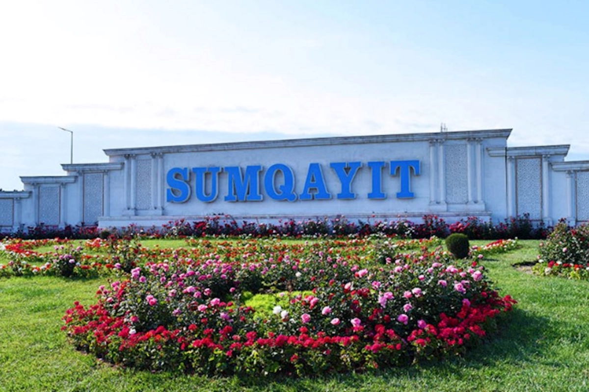 Sumqayıtda yolun kənarından qadın meyiti tapıldı