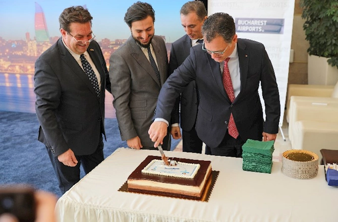 AZAL Buxarestə ilk reysini həyata keçirdi — FOTOLAR