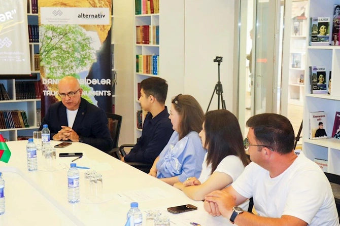 “Danışan abidələr: Azıx mağarası” adlı qısametrajlı filmin təqdimatı oldu — FOTOLAR “Danışan abidələr: Azıx mağarası” adlı qısametrajlı filmin təqdimatı oldu — FOTOLAR