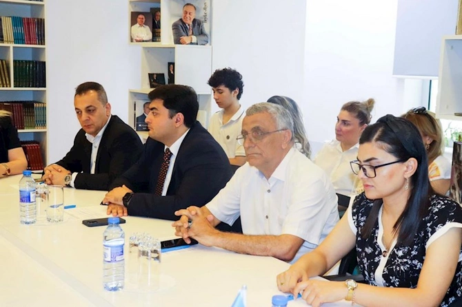 “Danışan abidələr: Azıx mağarası” adlı qısametrajlı filmin təqdimatı oldu — FOTOLAR “Danışan abidələr: Azıx mağarası” adlı qısametrajlı filmin təqdimatı oldu — FOTOLAR