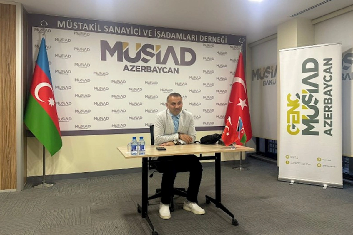 Türkiyəli ilahiyyatçı alim Azərbaycandan olan gənclərlə görüşdü — FOTOLAR