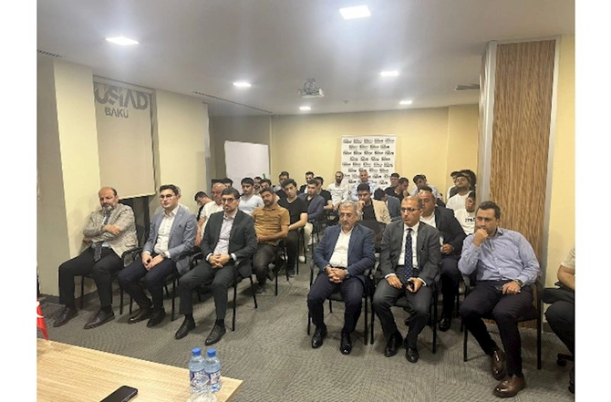 Türkiyəli ilahiyyatçı alim Azərbaycandan olan gənclərlə görüşdü — FOTOLAR