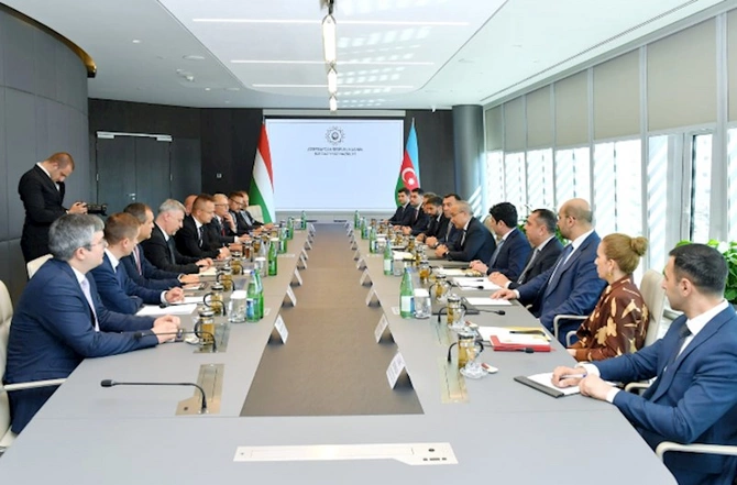 Macarıstan şirkəti Şahdəniz layihəsində pay alışı ilə bağlı sənəd imzaladı — FOTOLAR Macarıstan şirkəti Şahdəniz layihəsində pay alışı ilə bağlı sənəd imzaladı — FOTOLAR