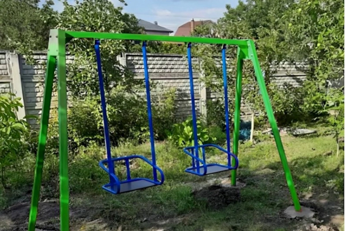 Bakıda dörd yaşlı uşaq yelləncəkdən yıxılaraq xəsarət aldı