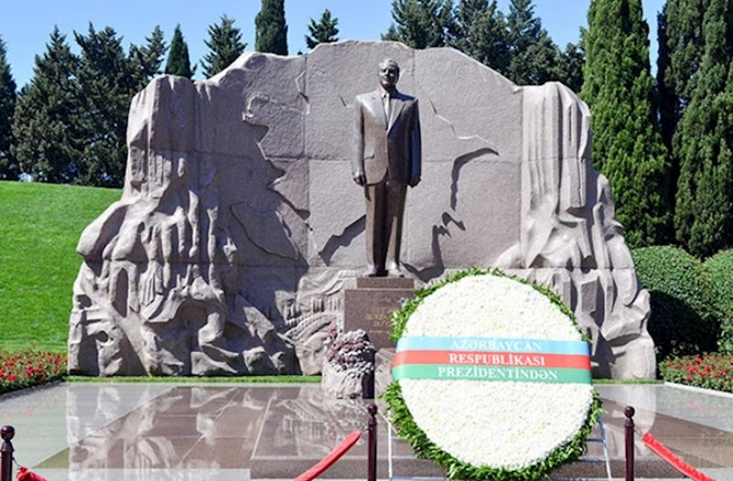 Azərbaycan və Qazaxıstan arasında hərbi əməkdaşlığa dair sənəd imzalandı — VİDEO/FOTOLAR Azərbaycan və Qazaxıstan arasında hərbi əməkdaşlığa dair sənəd imzalandı — VİDEO/FOTOLAR