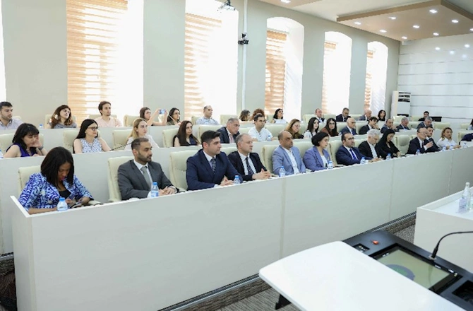 Ümumdünya Ticarət Təşkilatının Baş Katibi UNEC-də — FOTOLAR Ümumdünya Ticarət Təşkilatının Baş Katibi UNEC-də — FOTOLAR