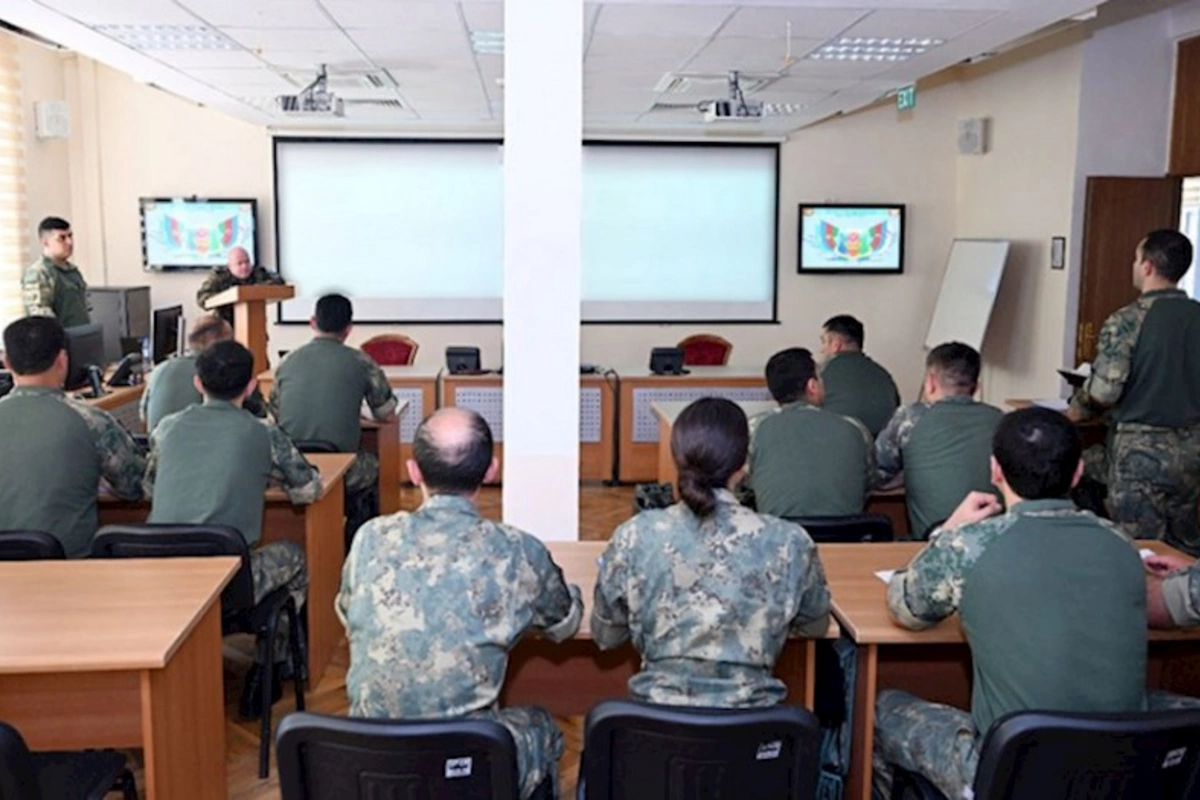 NATO-nun təlim qrupu Hərbi Polis İdarəsində təlim keçirib