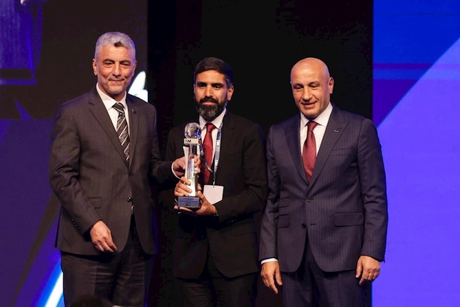 Ərdoğan “STAR” NEZ-in ixracat çempionu mükafatını Rövşən Nəcəfə təqdim edib