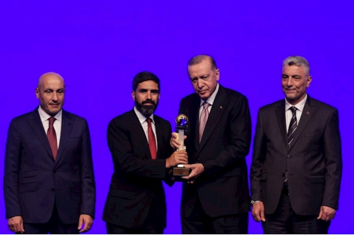 Ərdoğan “STAR” NEZ-in ixracat çempionu mükafatını Rövşən Nəcəfə təqdim edib