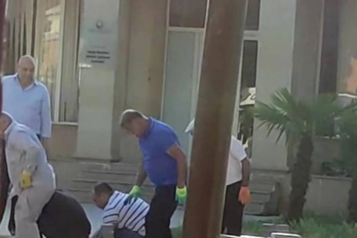 Azərbaycanda İLK: İcra başçısı fəhlələrlə birlikdə çalışdı — VİDEO