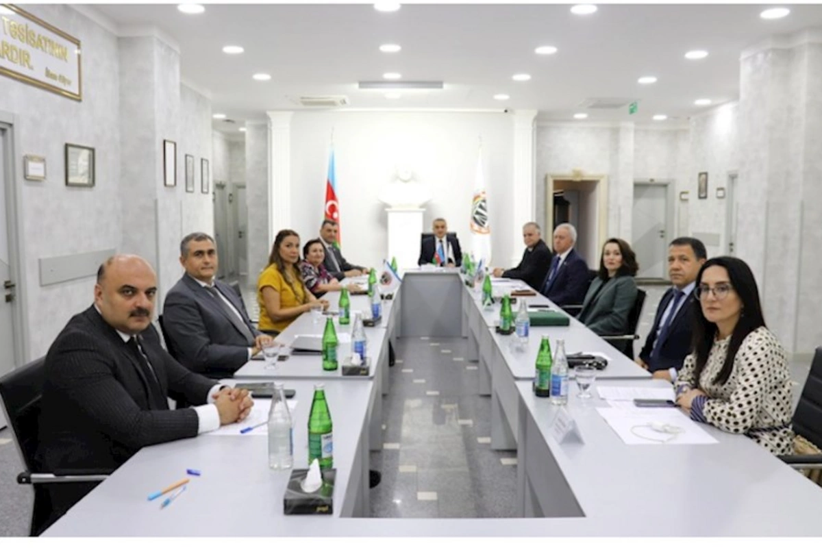 Kollegiyada iki vəkilin fəaliyyəti dayandırılıb, birinə töhmət verilib
