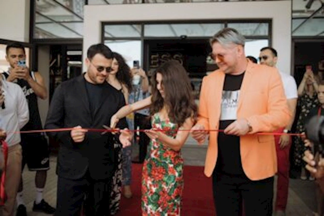 Stiven Siqal və digər məşhurlar Bakıda fitnes klubun açılışında — FOTOLAR