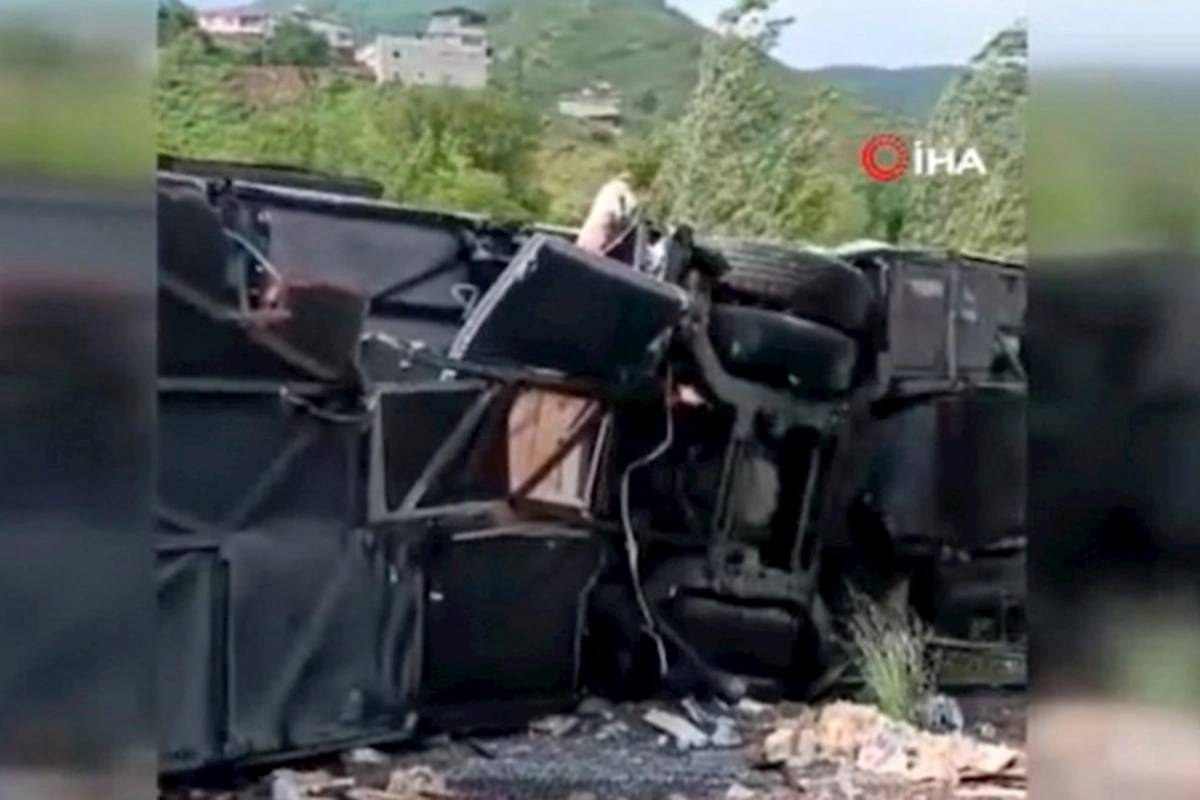 Türkiyədə ağır yol qəzasında 2 nəfər ölüb, 30 nəfər yaralanıb