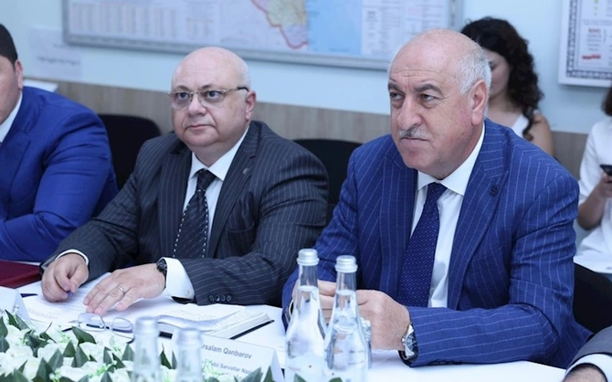 Tikinti layihələrində yaşıllıqların qorunub saxlanılması ilə bağlı növbəti ictimai dinləmə keçirilib — FOTOLAR Tikinti layihələrində yaşıllıqların qorunub saxlanılması ilə bağlı növbəti ictimai dinləmə keçirilib — FOTOLAR