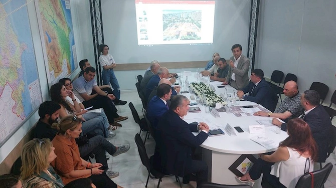 Tikinti layihələrində yaşıllıqların qorunub saxlanılması ilə bağlı növbəti ictimai dinləmə keçirilib — FOTOLAR Tikinti layihələrində yaşıllıqların qorunub saxlanılması ilə bağlı növbəti ictimai dinləmə keçirilib — FOTOLAR