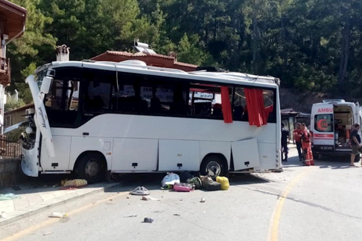 Türkiyədə avtobus qəzası — Ölən və yaralananlar var