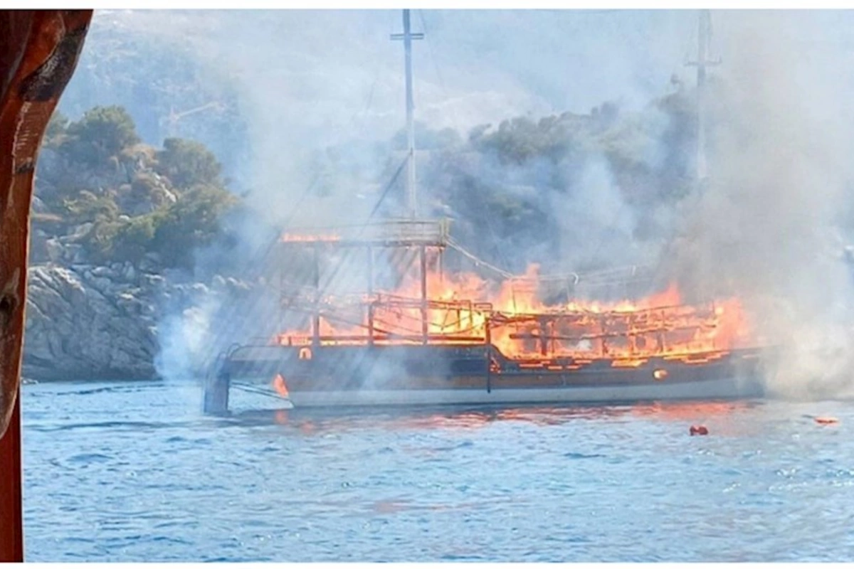 Marmaris sahillərində turist gəmisində yanğın olub, yaralılar var