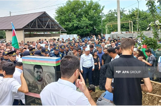Kəlbəcərdə uçqun altında qalaraq həlak olan hərbçi dəfn edildi — FOTO