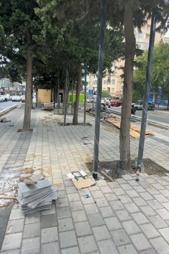 Bakının mərkəzində qanunsuz quraşdırılan konstruksiya söküldü — FOTOFAKT Bakının mərkəzində qanunsuz quraşdırılan konstruksiya söküldü — FOTOFAKT