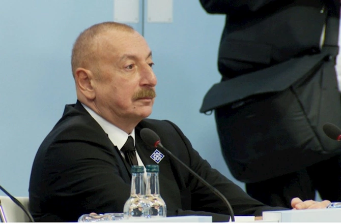 Prezident “Enerji və bağlantı” mövzusunda dəyirmi masada çıxış edib — FOTOLAR (YENİLƏNİB) Prezident “Enerji və bağlantı” mövzusunda dəyirmi masada çıxış edib — FOTOLAR (YENİLƏNİB)