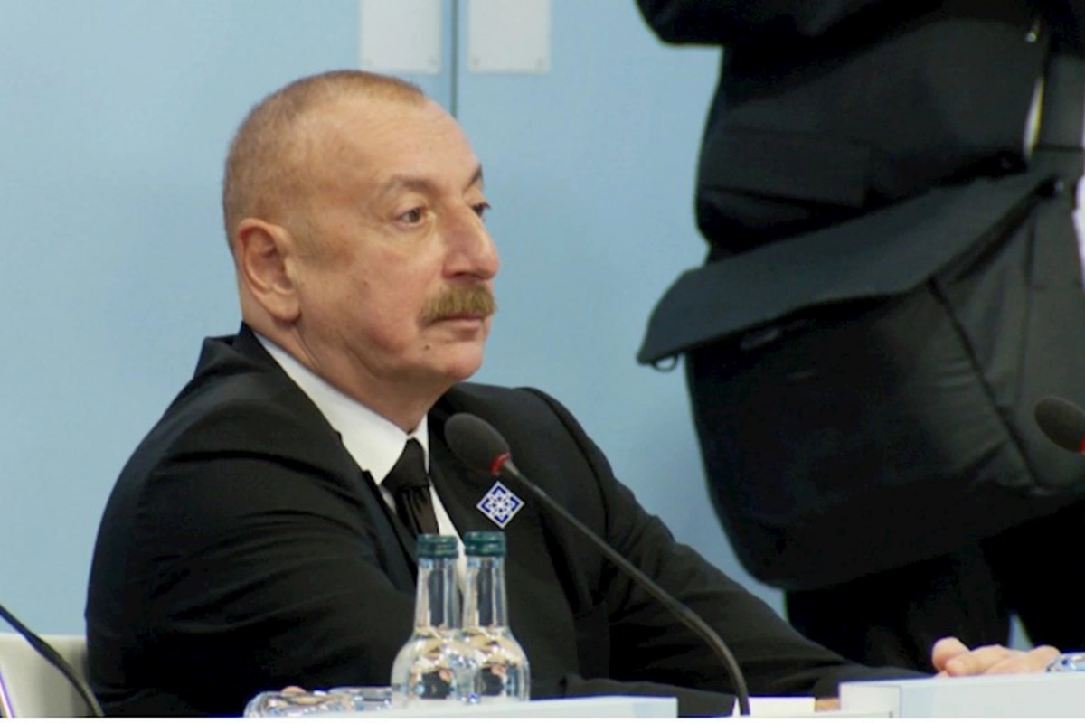 Prezident Zirvə toplantısının açılış plenar sessiyasında iştirak edir