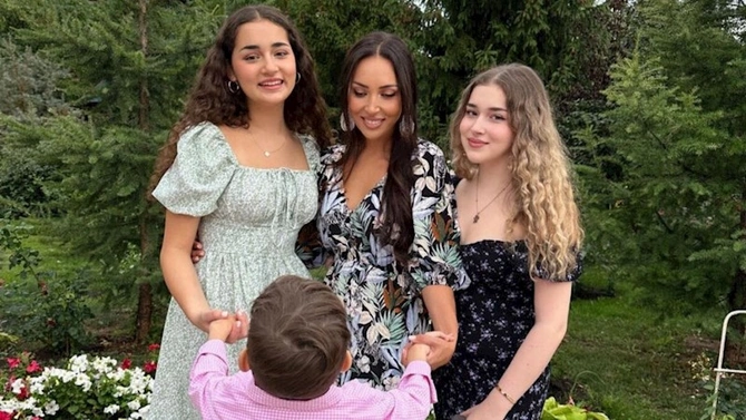 Məşhur müğənni ərini saxtakarlıqda ittiham etdi — FOTO