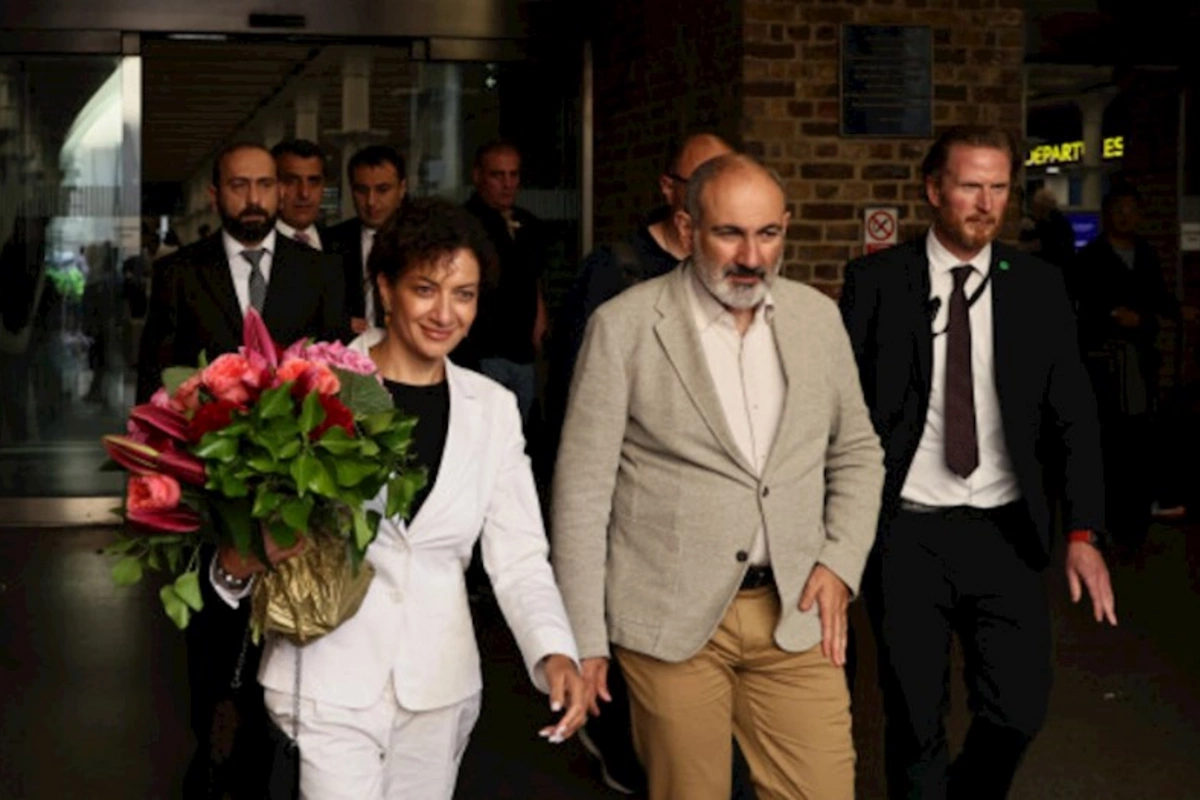 Paşinyan Londona belə getdi