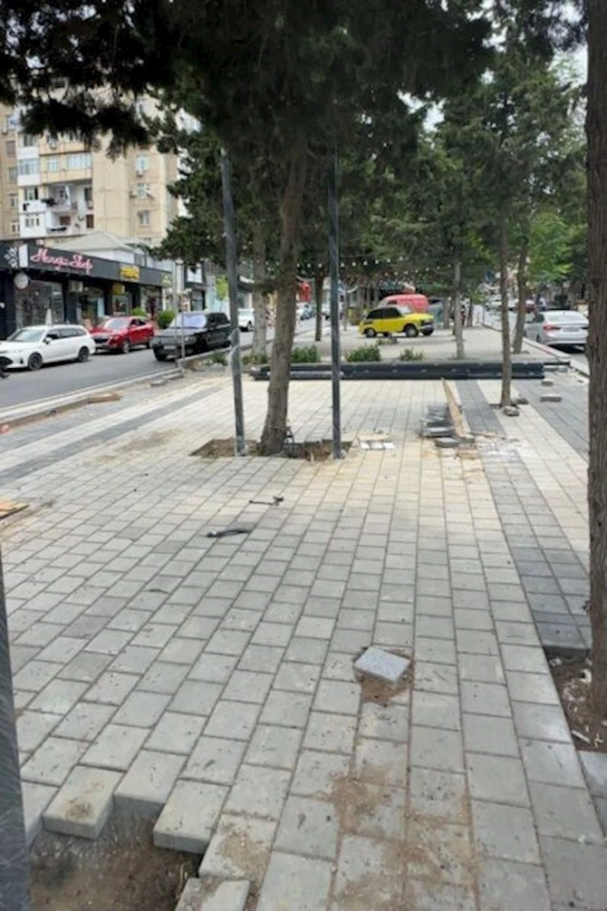 Bakının mərkəzində qanunsuz quraşdırılan konstruksiya söküldü — FOTOFAKT Bakının mərkəzində qanunsuz quraşdırılan konstruksiya söküldü — FOTOFAKT