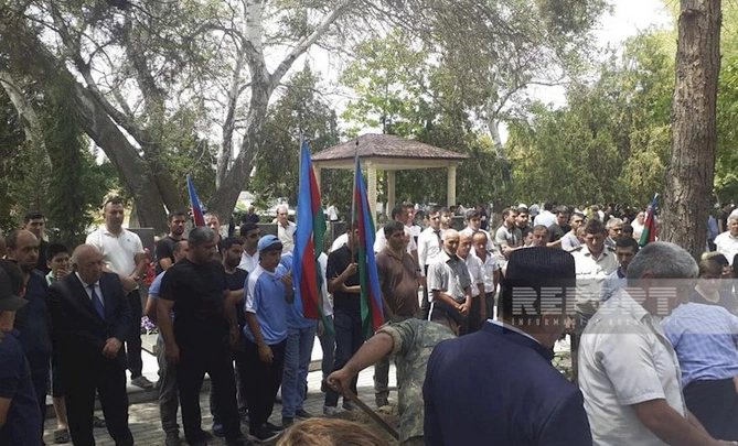 Birinci Qarabağ müharibəsinin şəhidi Bəxtiyar Hümbətov dəfn edildi — FOTOLAR Birinci Qarabağ müharibəsinin şəhidi Bəxtiyar Hümbətov dəfn edildi — FOTOLAR
