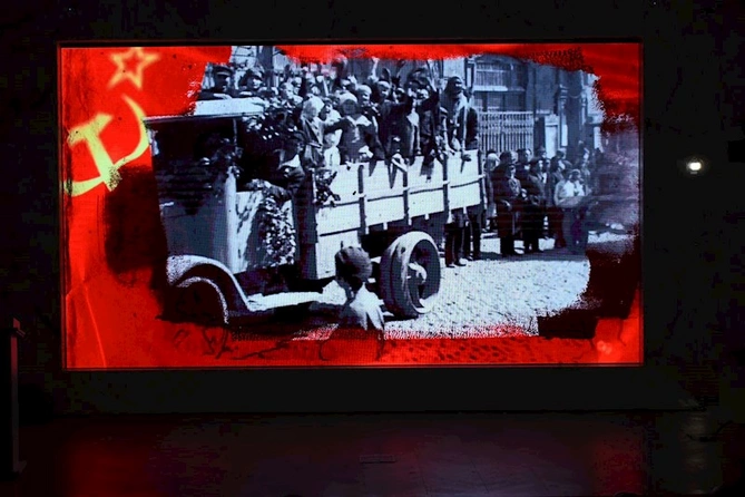 Vaqif Poeziya Günləri çərçivəsində “Sözün repressiyası” filmi nümayiş olundu — FOTOLAR Vaqif Poeziya Günləri çərçivəsində “Sözün repressiyası” filmi nümayiş olundu — FOTOLAR