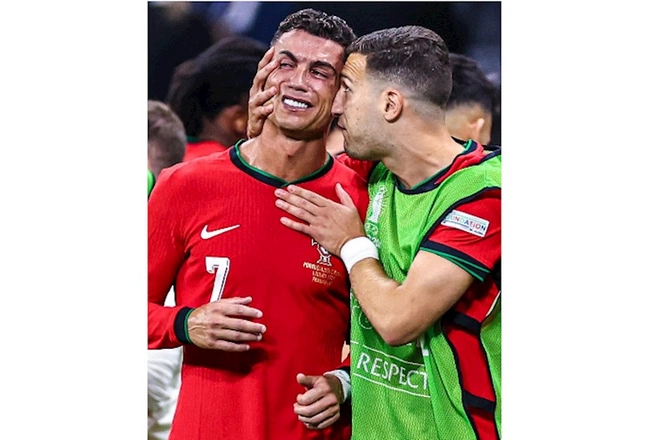 Ronaldo penaltini vura bilmədi, ağladı — VİDEO/FOTO Ronaldo penaltini vura bilmədi, ağladı — VİDEO/FOTO