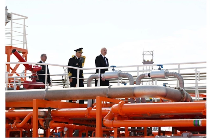 Prezident “Zəngilan” tankerinin istismara verilməsi mərasimində — FOTOLAR (YENİLƏNİB)
