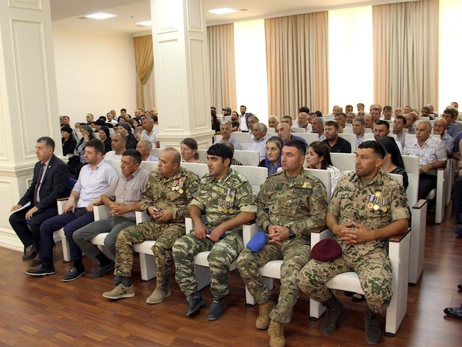 Qusar Rayon İcra Hakimiyyətində şəhid ailələri və qazilərlə görüş keçirilib — FOTOLAR Qusar Rayon İcra Hakimiyyətində şəhid ailələri və qazilərlə görüş keçirilib — FOTOLAR