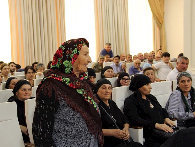 Qusar Rayon İcra Hakimiyyətində şəhid ailələri və qazilərlə görüş keçirilib — FOTOLAR Qusar Rayon İcra Hakimiyyətində şəhid ailələri və qazilərlə görüş keçirilib — FOTOLAR