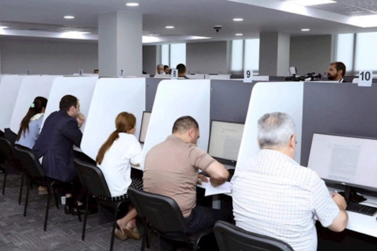 Hakimliyə namizəd 167 nəfərin yazılı imtihanı keçirilib — FOTO