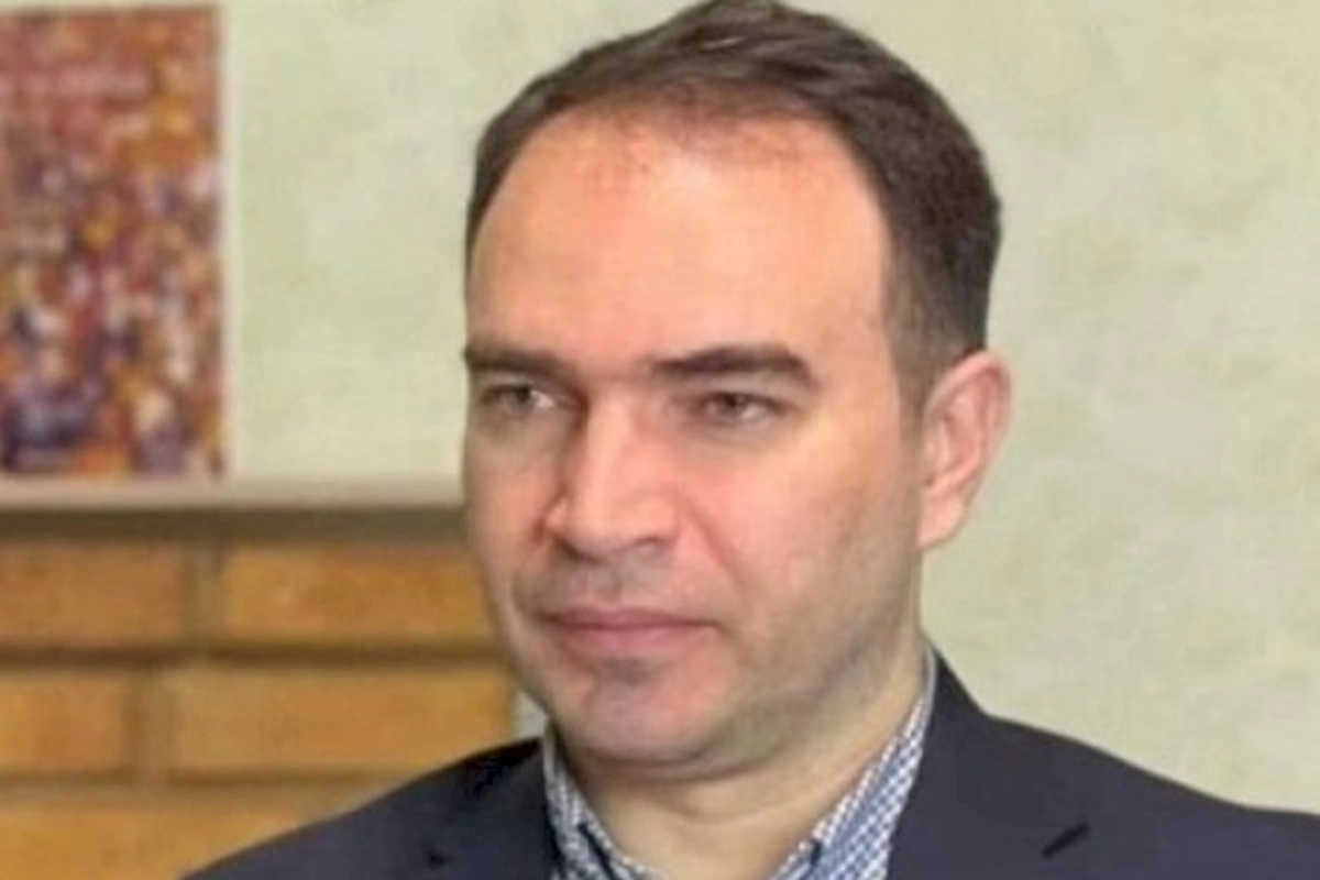 Adam bıçaqlayan diplomat kimdir?