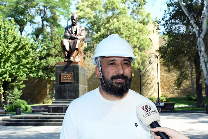 M.Ə.Sabirin heykəlinin estetik zahiri görünüşü bərpa olundu — FOTOLAR M.Ə.Sabirin heykəlinin estetik zahiri görünüşü bərpa olundu — FOTOLAR